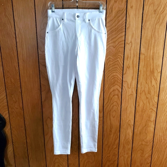 HUE. Small Womens Stretchy White pants. NEW. - Picture 2 of 6